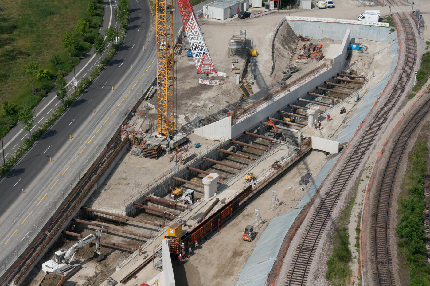 Vue aérienne de l'extension de la ligne D du tramway, pieux sécants, bouchon injecté, buttonage