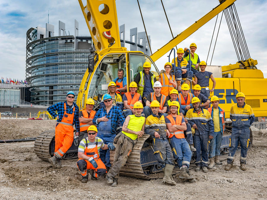 Paroi moulée pour le quartier d'affaires internationales de Strasbourg. Photo de groupe sur foreuse