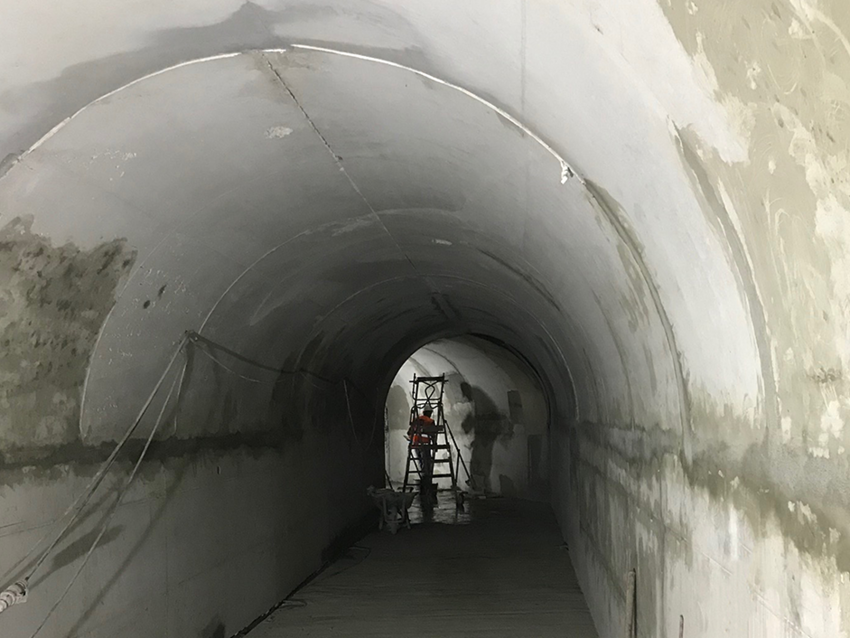 Vue sur le tunnel de secours